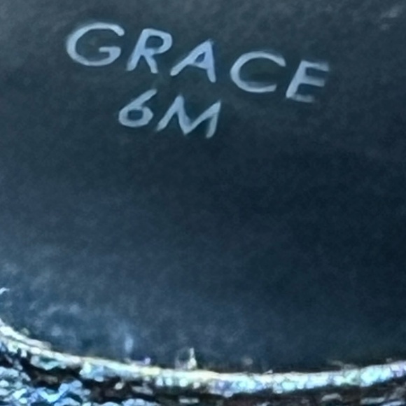 TAHARI Grace Booties - Picture 9 of 9